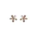 Boucles d&#39;oreilles Shangjie OEM Small Daisy Jade 925 Boucles d&#39;oreilles en vrac Femme Fancy Statement 2021 Boucles d&#39;oreilles